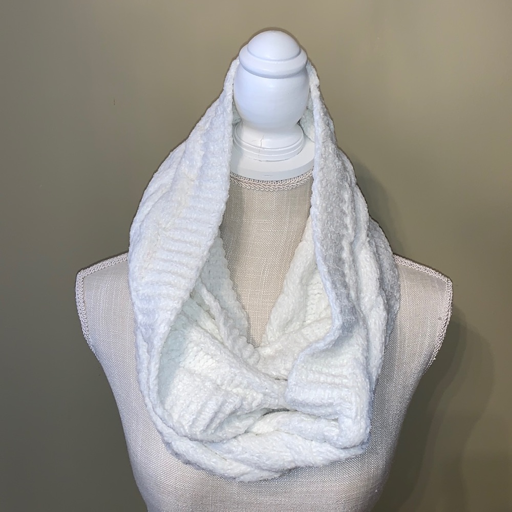 White infinity scarf